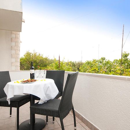Apartments Cafe Del Mar Supetar Exterior photo